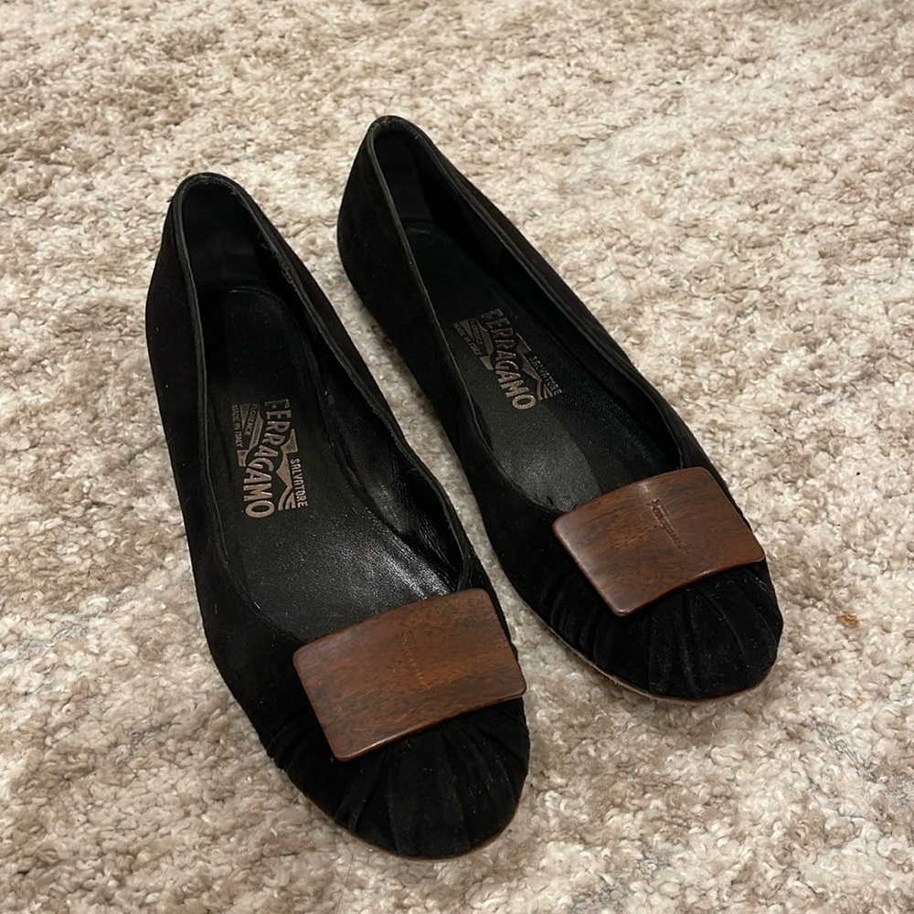 Salvatore Ferragamo Black Toe
Ballet Flats Wood Accent Sz 9.5